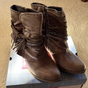 POP ankle boots
